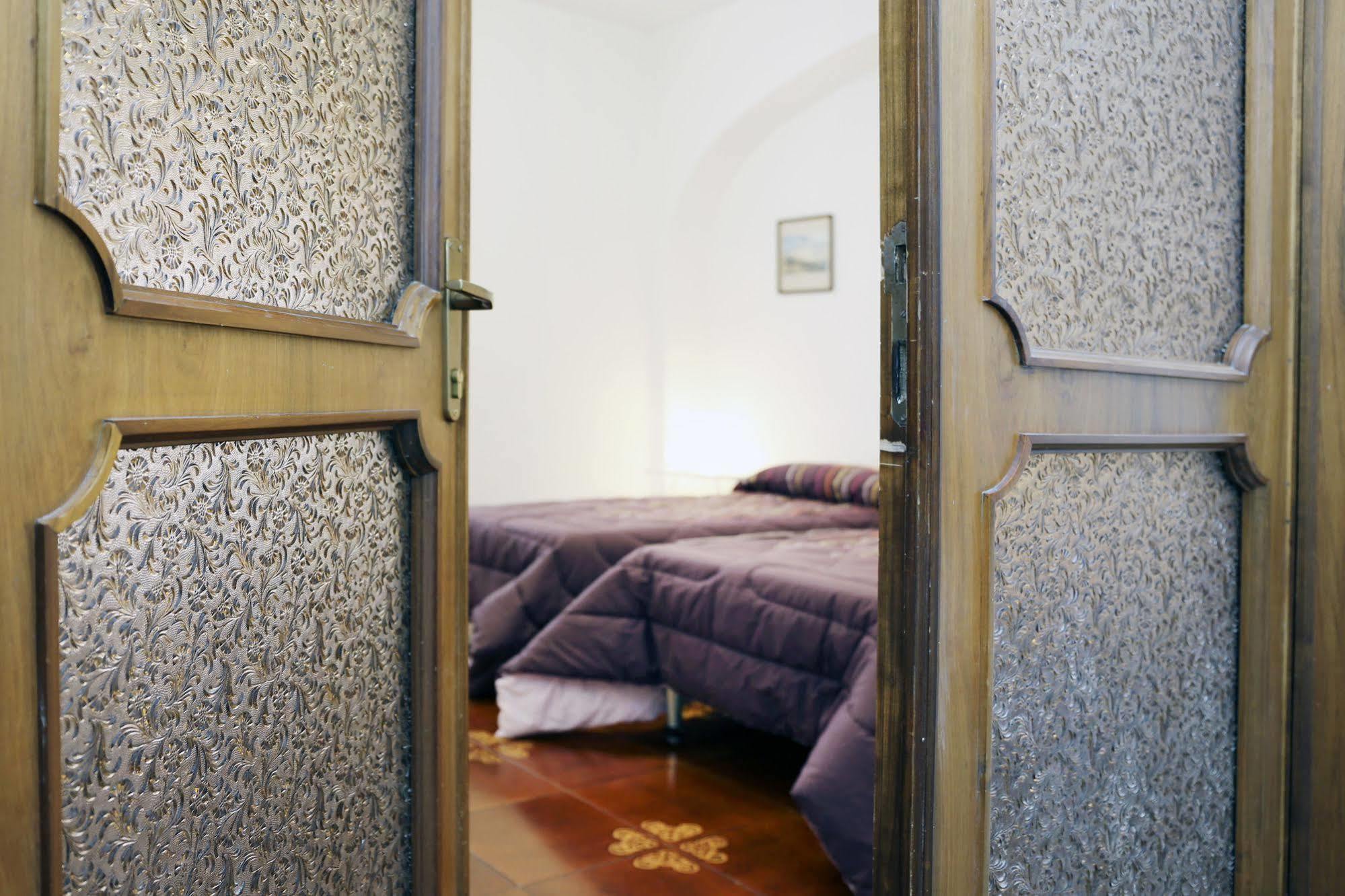 B&B Torrione LʼAquila Extérieur photo